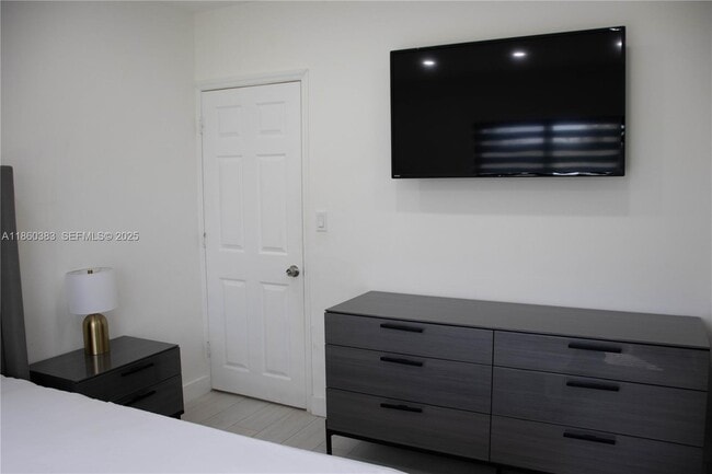 Building Photo - 295 NE 150th St