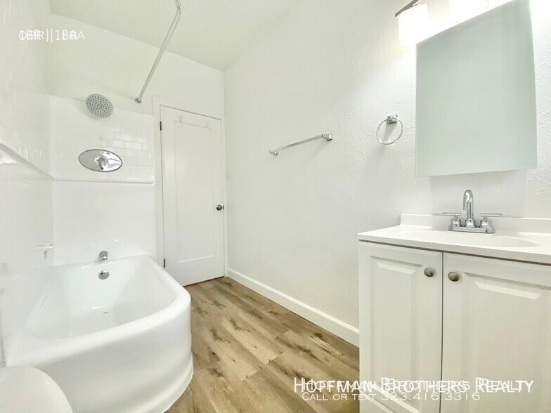 Building Photo - 2505 W 6th St