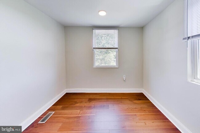 Building Photo - 4230 Edson Pl NE