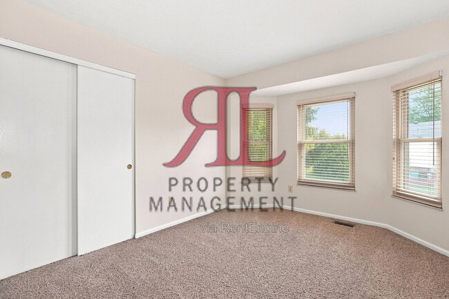 Building Photo - 6058 Northcliff Ct
