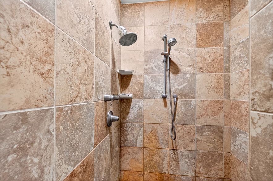 Building Photo - 325 S Salina St