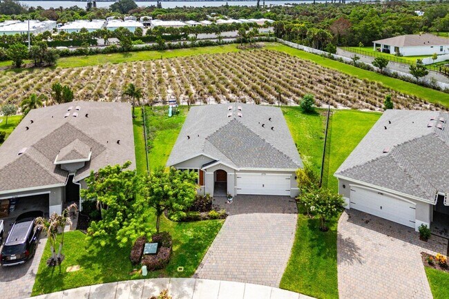 Building Photo - 2770 NE Breezeway Cir
