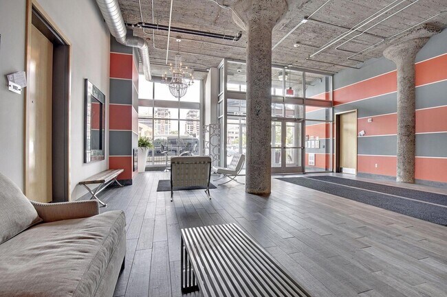 Building Photo - 521 S 7th St