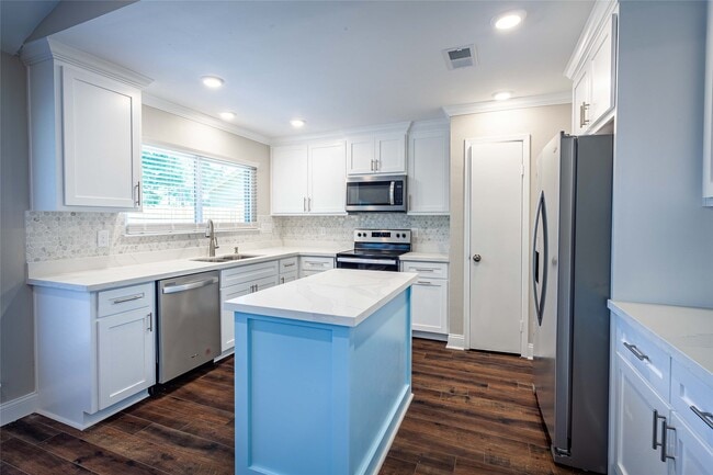 Building Photo - 21023 Ironcrest Ln