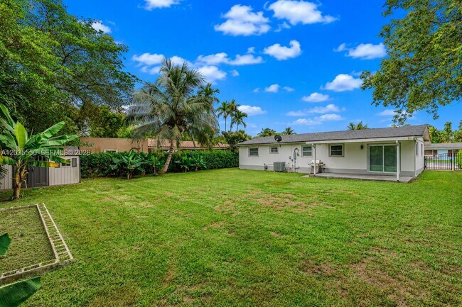 Building Photo - 6255 SW 62nd Ct
