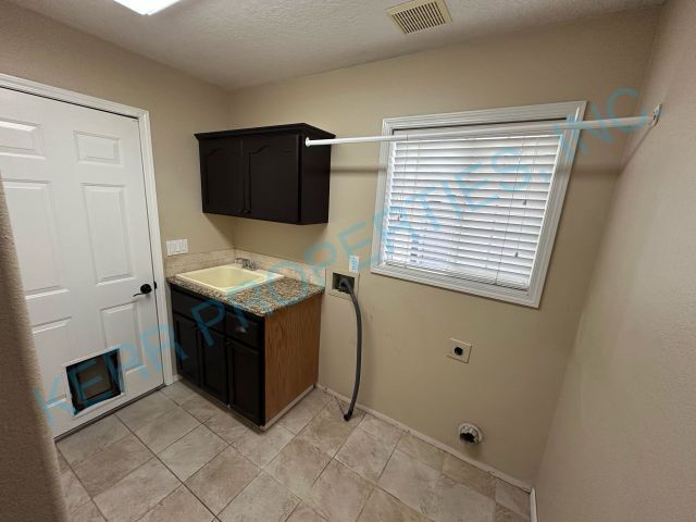 Building Photo - 4287 NE 1st St