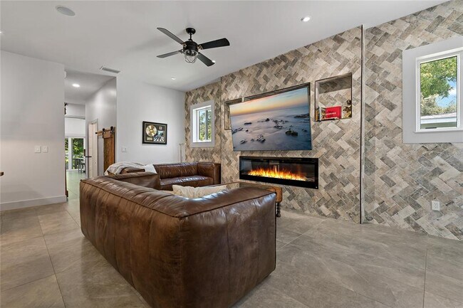 Building Photo - 1246 Bass Blvd