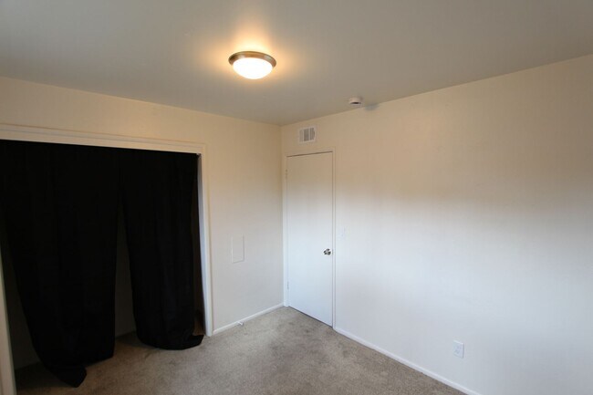 Building Photo - 1612 N San Francisco St