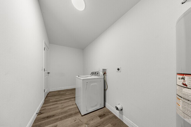 Building Photo - 5872 NW 2nd Pl