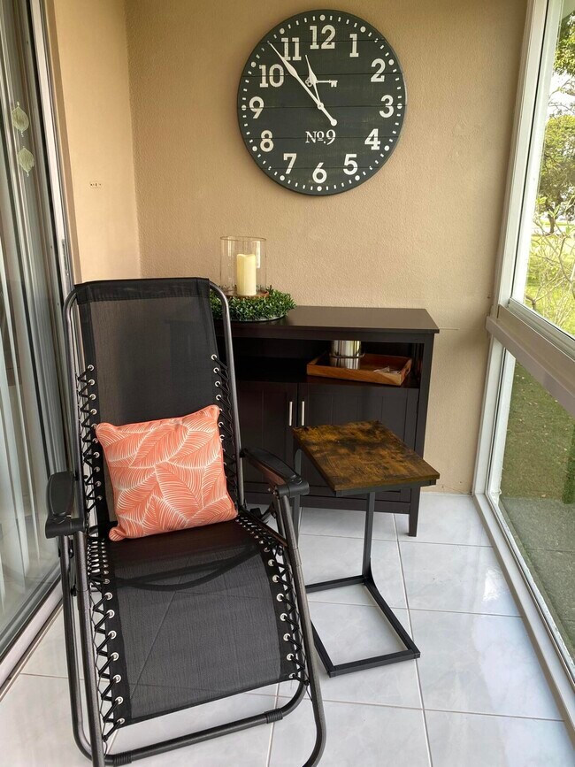 Building Photo - 72 Newport D