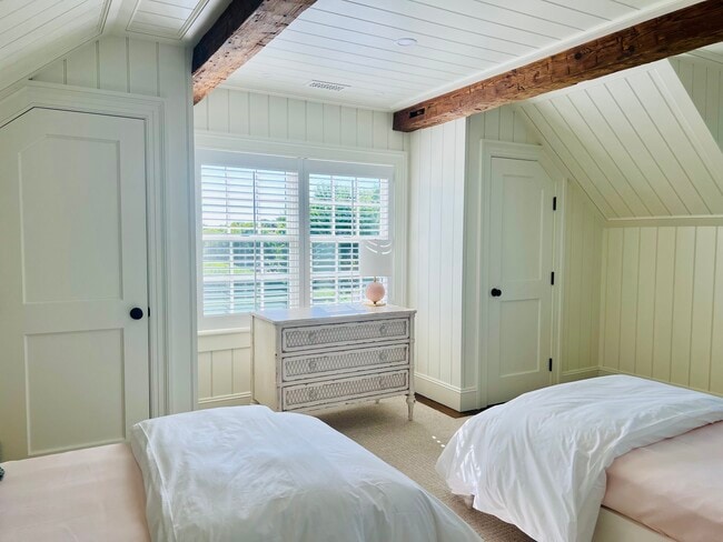 Building Photo - 3 Field Club Ln