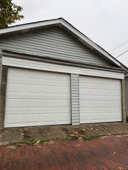Building Photo - 1825 Clover Ave