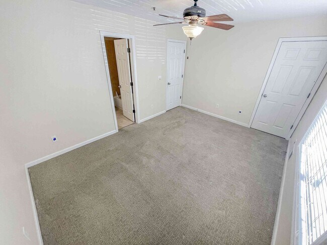 Building Photo - Smyrna 2BD/2.5BA Townhome