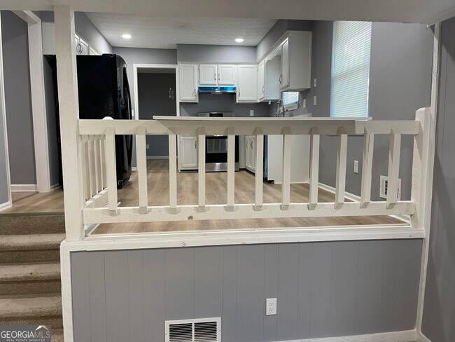 Building Photo - 235 Deerfield Dr