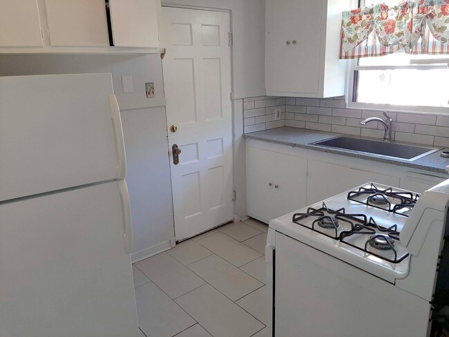 Building Photo - 808 Carlisle Blvd NE