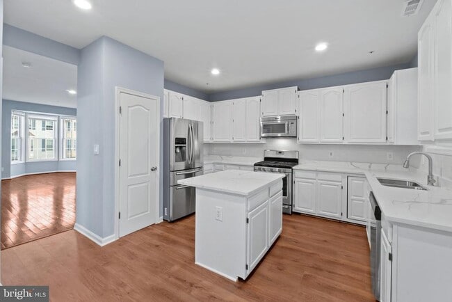 Building Photo - 7910 Beach Plum Ln