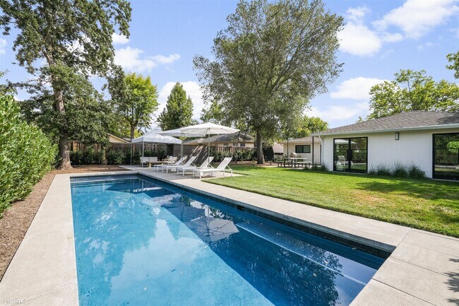 Primary Photo - 3 br, 2 bath House - 4 Arch Way