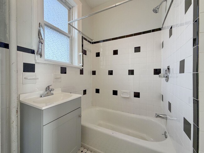 Building Photo - 581 59th St