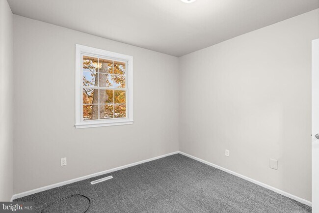 Building Photo - 314 Woodleaf Ct