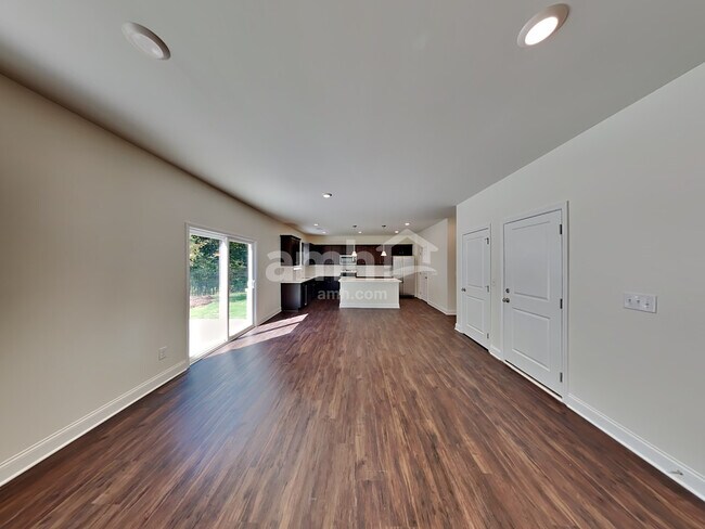 Building Photo - 1943 Windsor Park Ave