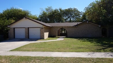 Building Photo - 1404 E Vardeman Ave