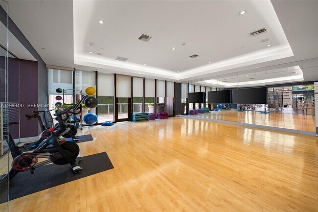 Building Photo - 1010 Brickell Ave