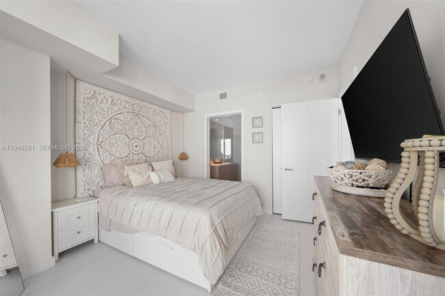 Building Photo - 501 NE 31st St