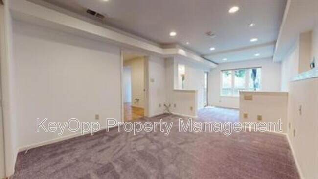 Building Photo - 450 28th Ave
