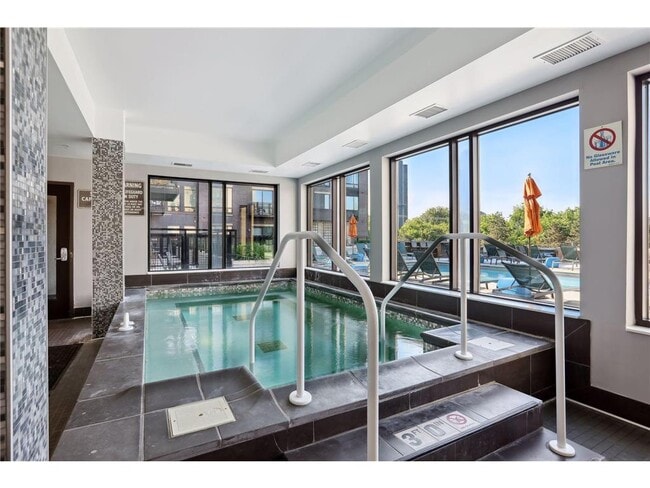 Building Photo - 401 SE Main St