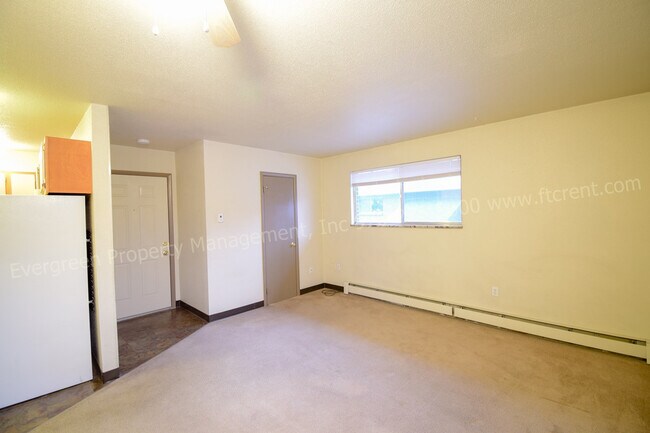 Building Photo - 923 James Ct