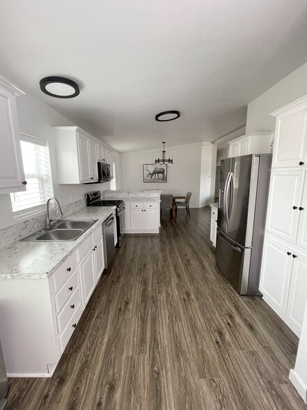 Building Photo - 791 Willow Dr