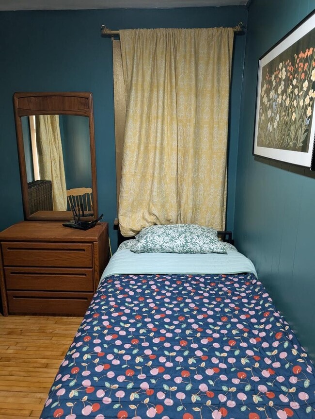 Building Photo - 772 Hillview Ave