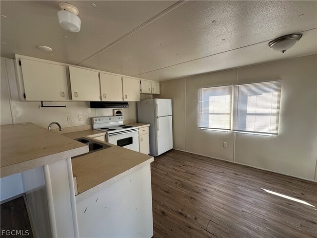 Building Photo - 8085 Tolles Dr