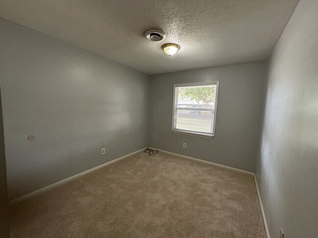 Building Photo - 506 Parkway Ct