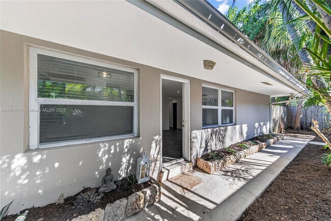 Building Photo - 924 NE 17th Terrace