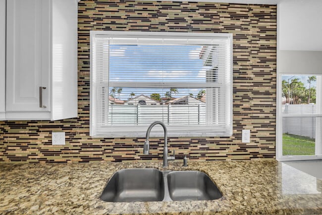 Building Photo - 491 SW 182nd Way