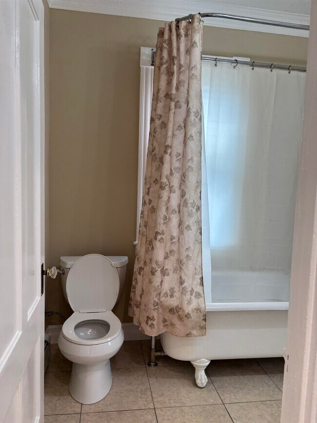 Building Photo - 92 Ashland St