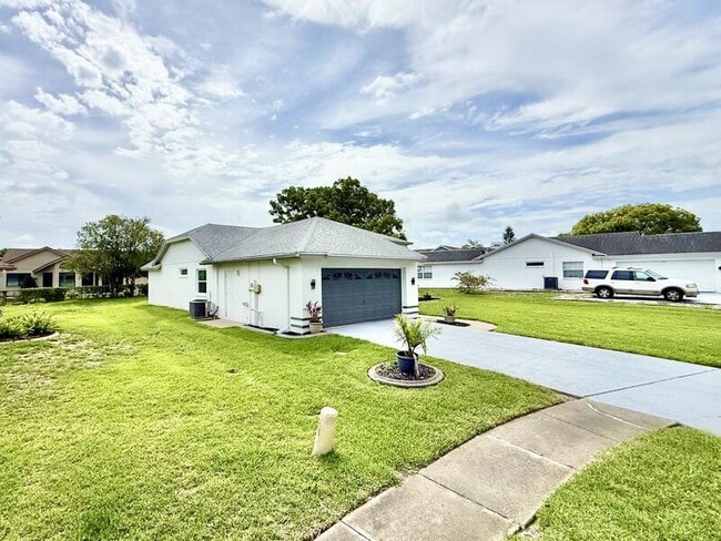 Building Photo - 13642 Dunwoody Ct