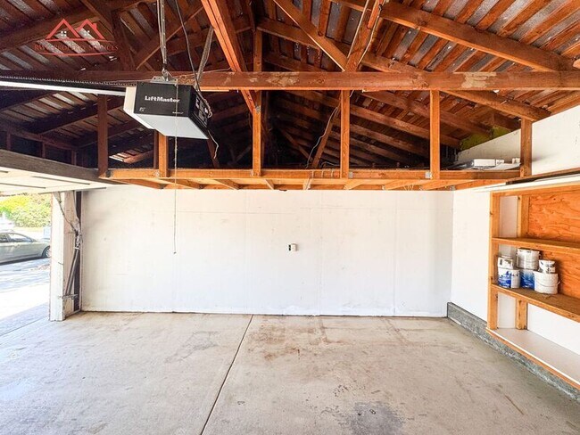 Building Photo - 1535 Albatross Dr
