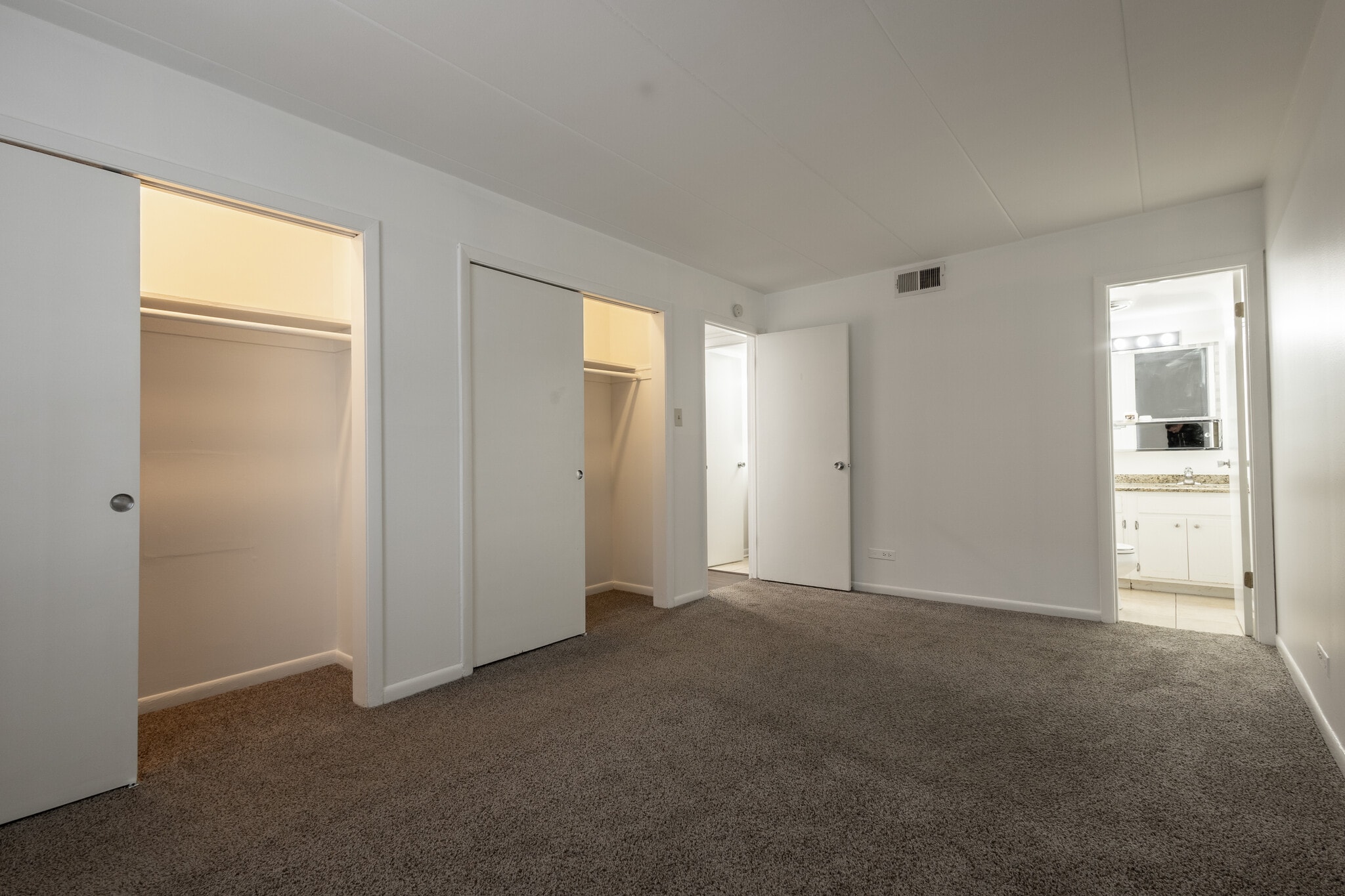 Building Photo - 10241 Central Ave