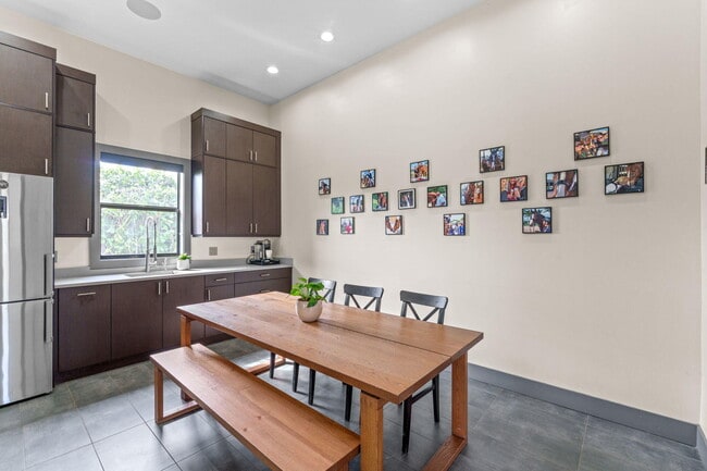 Building Photo - 13155 Southfields Rd