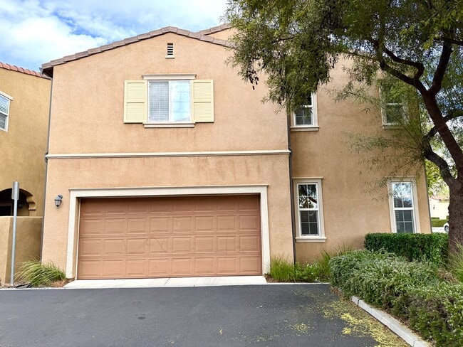 Building Photo - Stylish 2-Bedroom Living with Community Amenities