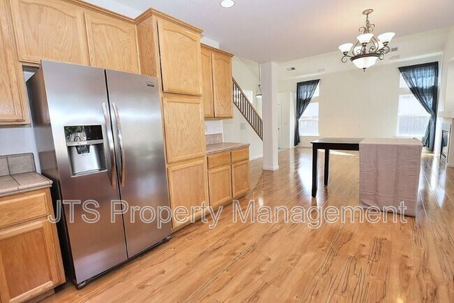 Building Photo - 3232 Balada Way