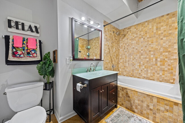 Building Photo - 809 E 40th St