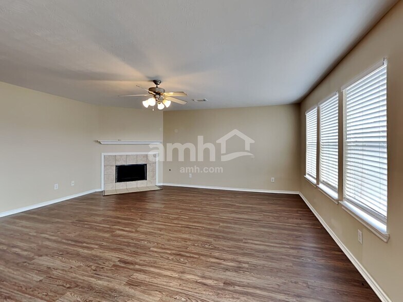 Building Photo - 24203 Silversmith Ln