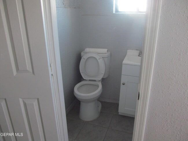 Building Photo - 4409 Madera Ave