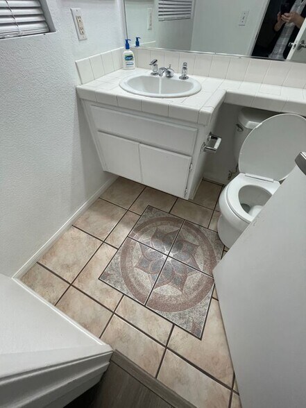 Building Photo - 717 Periwinkle Ln