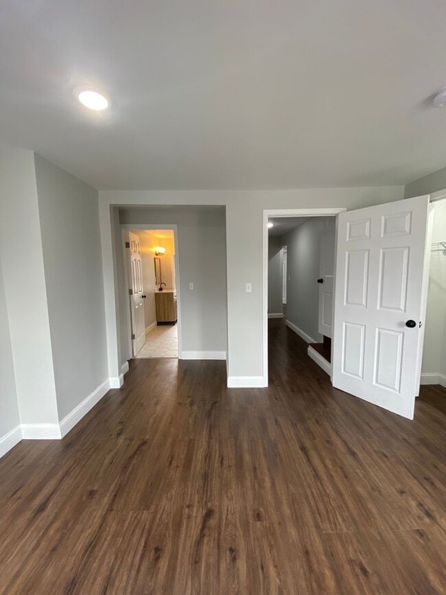 Building Photo - 3 Bedroom 2.5 Bath Home Available For Rent