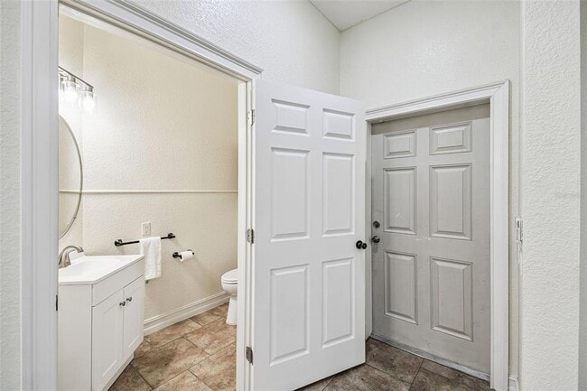 Building Photo - 16453 Pawnee Dr