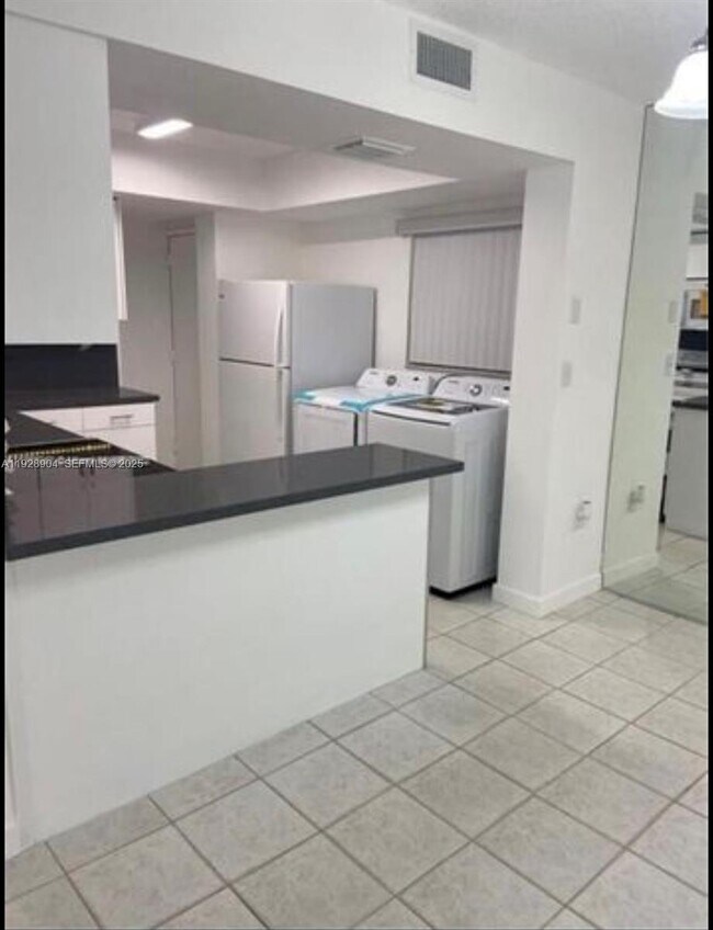 Building Photo - 8775 Park Blvd